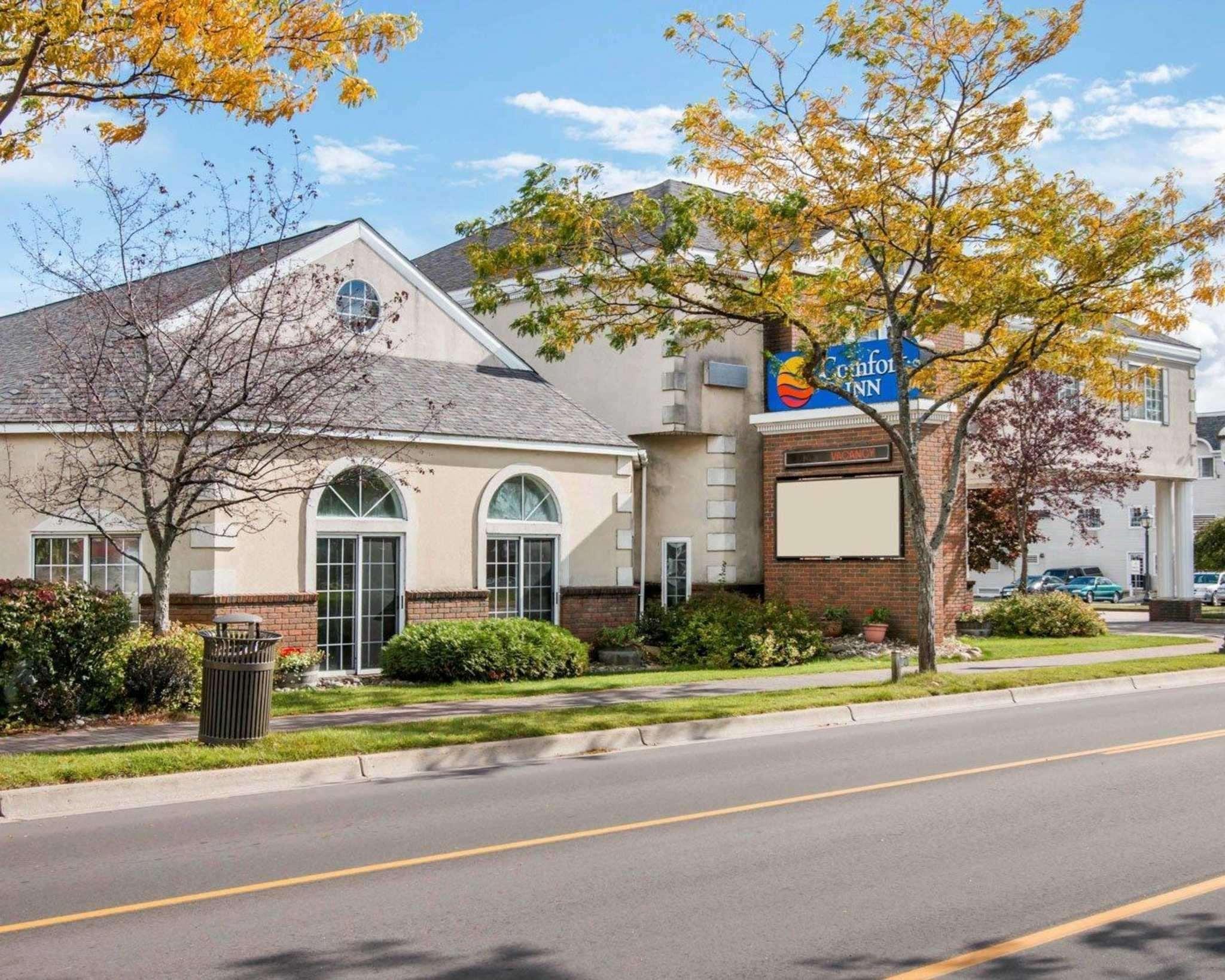 Comfort Inn Lakeside Mackinaw City Exterior photo