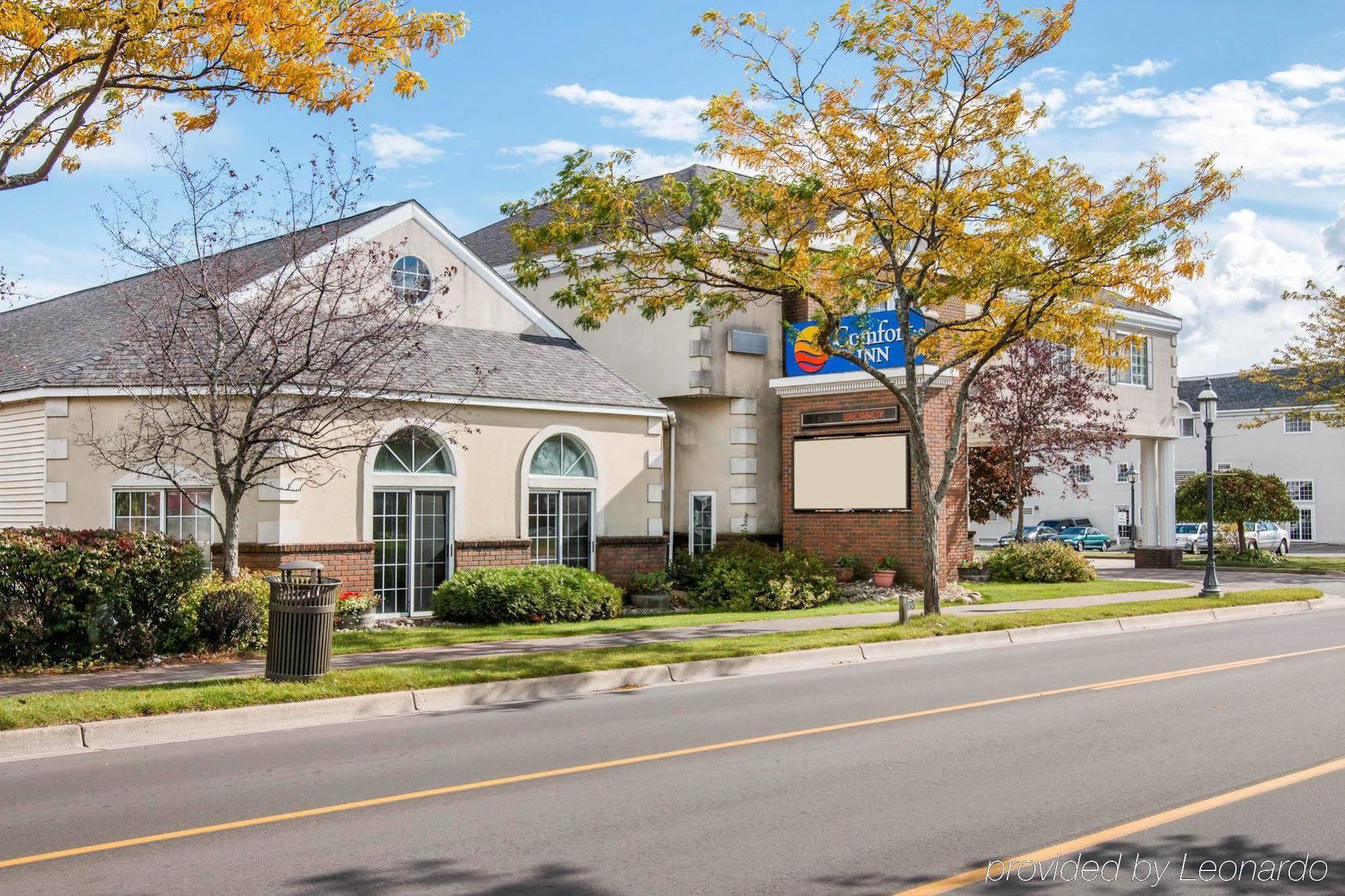 Comfort Inn Lakeside Mackinaw City Exterior photo